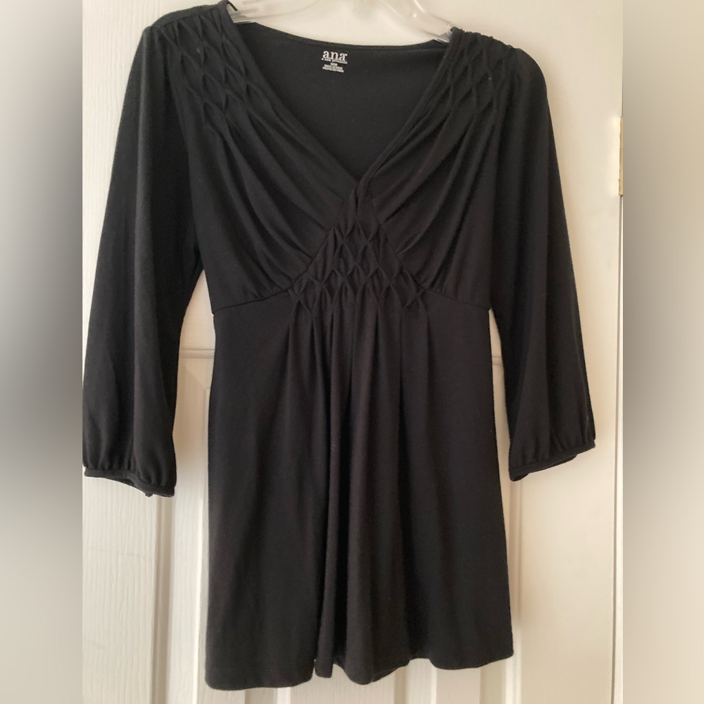 Black New Medium Top With V Neck And 3/4 Sleeves